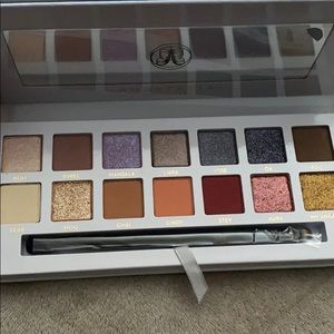 Eyeshadow palette